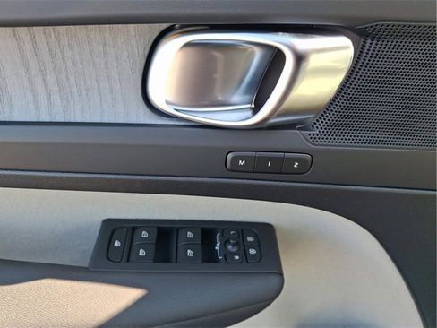 New 2025 Volvo XC40 B5 Plus w/ Protection Package Premier image 7