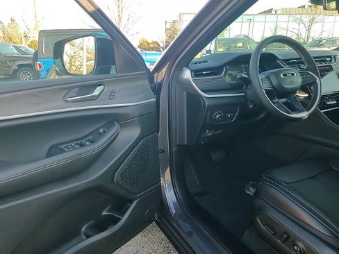 New 2025 Jeep Grand Cherokee L Limited w/ Luxury Tech Group II image 8