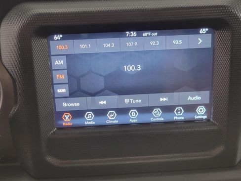 Used 2023 Jeep Gladiator Sport AWD/4WD image 6