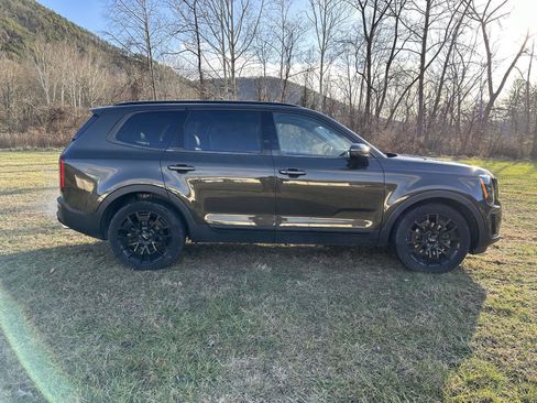 Used 2022 Kia Telluride EX w/ EX Premium Package image 5