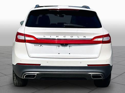 Used 2017 Lincoln MKX Reserve w/ Driver Assistance Package FWD image 9