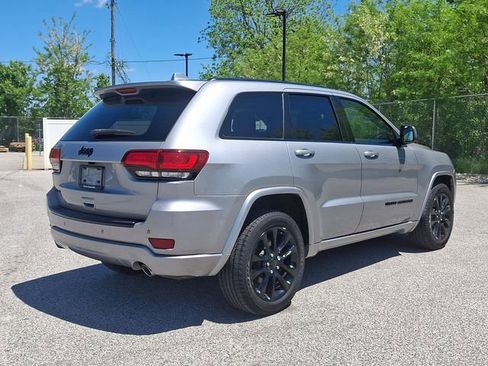 Used 2017 Jeep Grand Cherokee Altitude AWD/4WD image 9