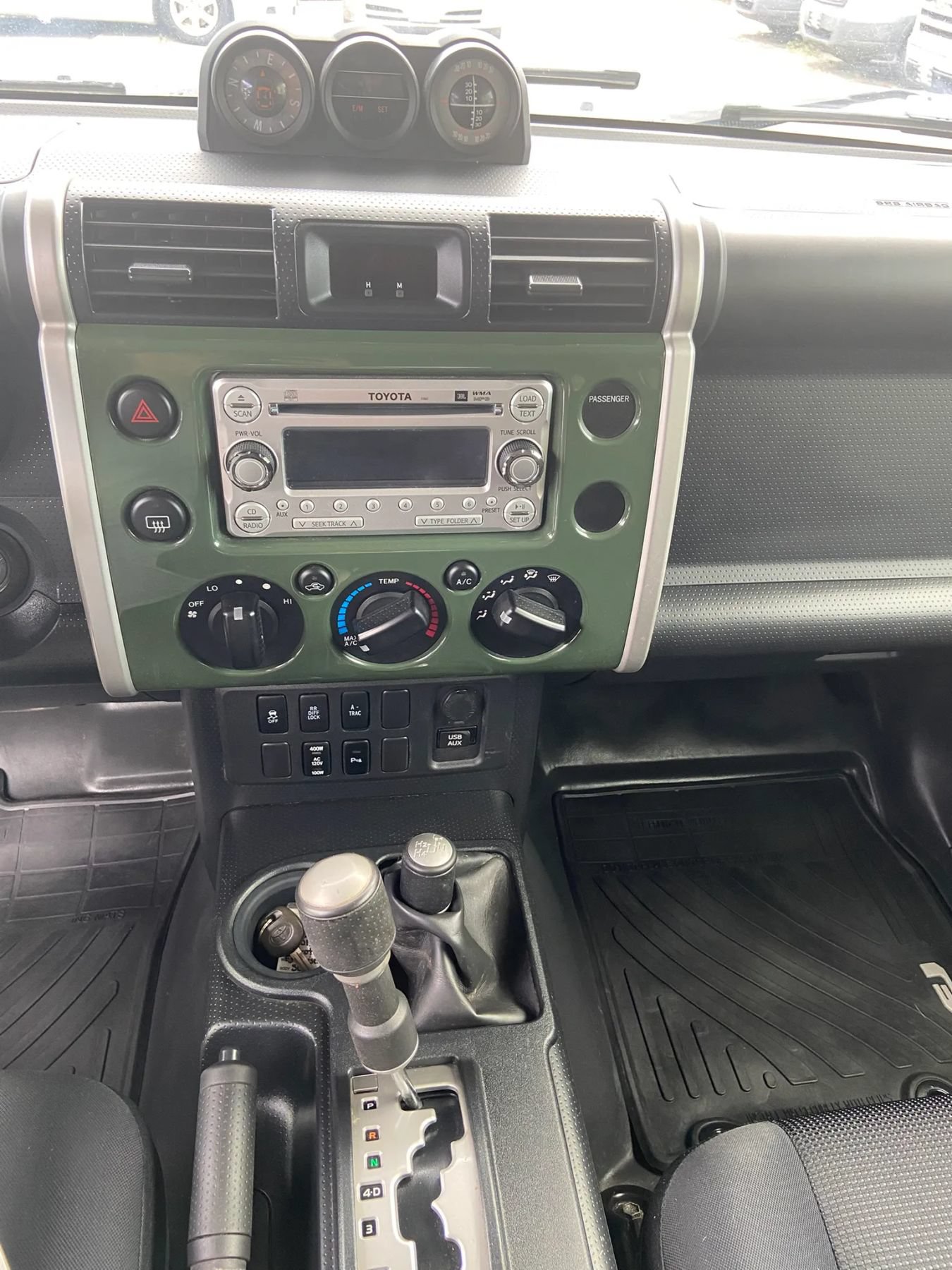 Used 2013 Toyota FJ Cruiser 4WD w/ Upgrade Pkg image 12
