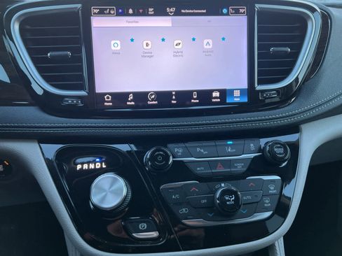 Used 2022 Chrysler Pacifica Limited image 13