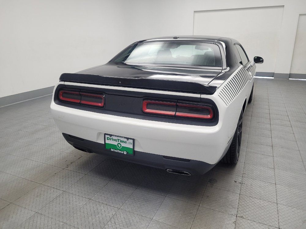 Used 2019 Dodge Challenger SXT w/ Blacktop Package RWD image 7