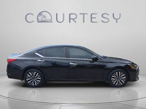 Certified 2023 Nissan Altima 2.5 SV FWD image 8
