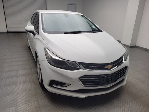 Used 2018 Chevrolet Cruze Premier FWD image 14