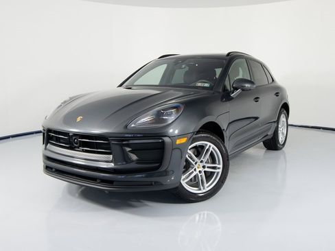 Certified 2025 Porsche Macan image 1