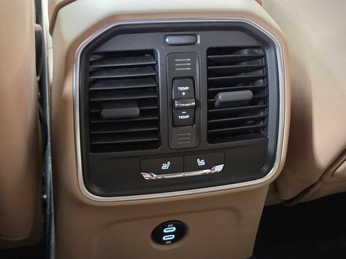 Certified 2026 Porsche Macan AWD/4WD image 12