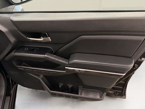 Used 2025 Toyota Tacoma TRD Off-Road image 32