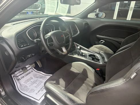 Used 2018 Dodge Challenger R/T Scat Pack w/ Leather Interior Group RWD image 12