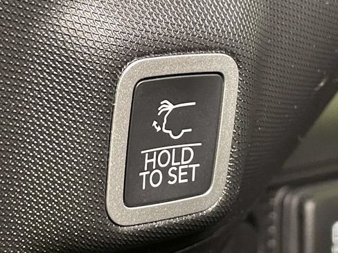 Used 2025 Jeep Grand Cherokee Overland AWD/4WD image 18
