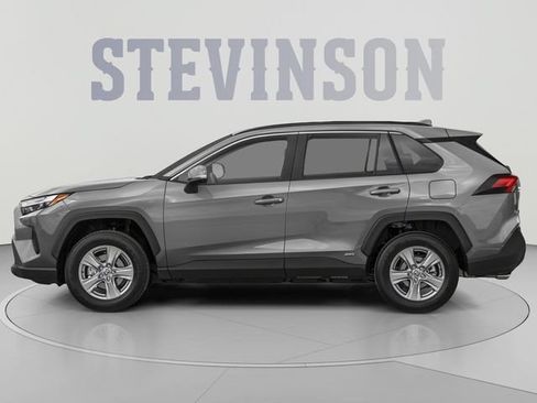 Used 2022 Toyota RAV4 XLE w/ Convenience Package AWD/4WD image 3