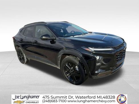 Used 2024 Chevrolet Trax ACTIV w/ Driver Confidence Package image 2