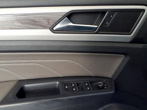 Used 2021 Volkswagen Atlas Cross Sport SE w/ Panoramic Sunroof Package image 29