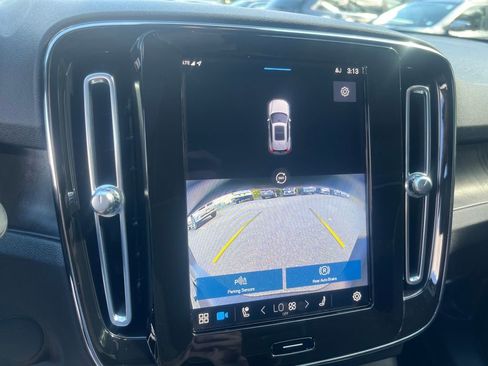 Used 2023 Volvo XC40 Recharge Ultimate image 12