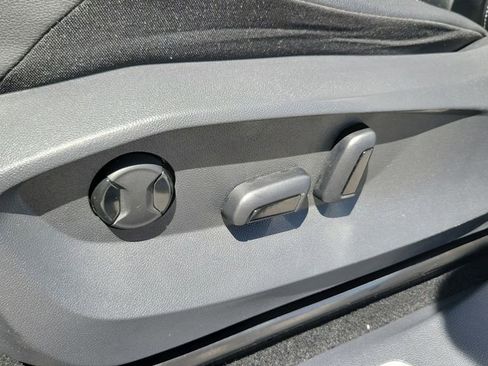 Used 2023 Volkswagen Tiguan SE R-Line image 15