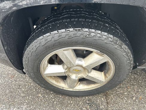 Used 2011 Chevrolet Avalanche LT w/ Luxury Package image 10