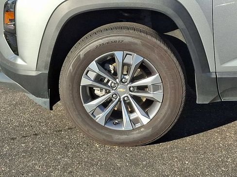 Used 2025 Chevrolet Equinox LT AWD/4WD image 8