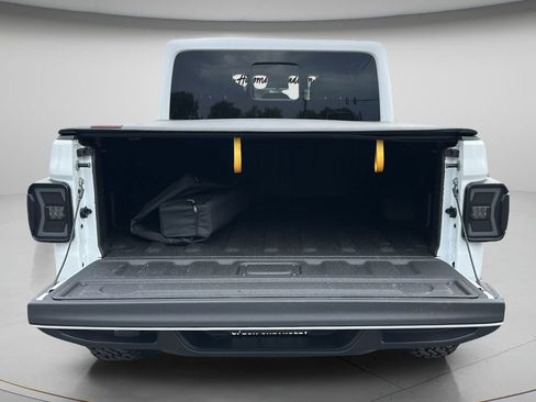 Used 2025 Jeep Gladiator Sport AWD/4WD image 19