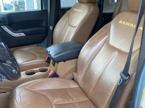 Used 2014 Jeep Wrangler Unlimited Sahara w/ Connectivity Group image 15