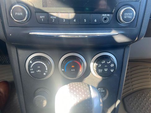 Used 2013 Nissan Rogue SV AWD/4WD image 11