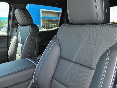 New 2025 Chevrolet Silverado EV LT image 8