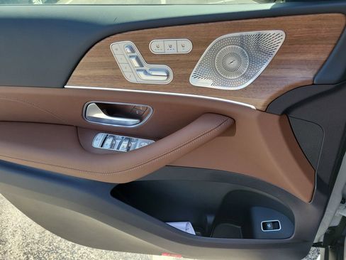 New 2026 Mercedes-Benz GLS 580 4MATIC image 28