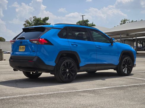 Used 2021 Toyota RAV4 XLE Premium FWD image 3