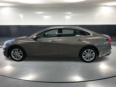 Used 2017 Chevrolet Malibu LT FWD image 9