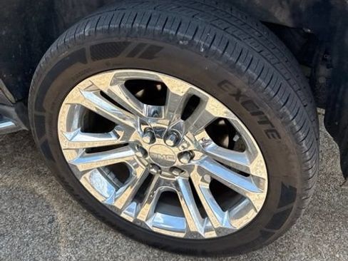 Used 2018 GMC Yukon SLT w/ Premium Edition RWD image 7
