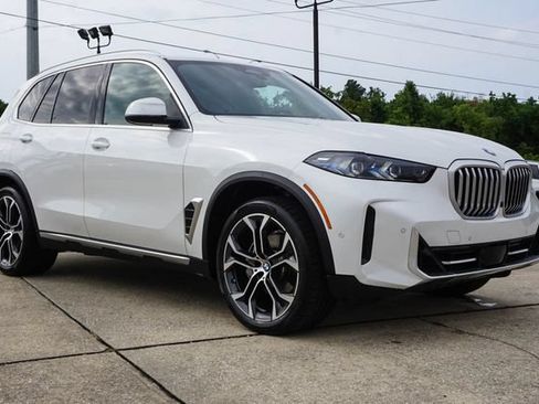 Used 2024 BMW X5 sDrive40i w/ Premium Package RWD image 2