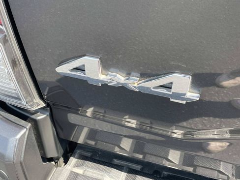 Used 2022 Toyota Tacoma Limited AWD/4WD image 8