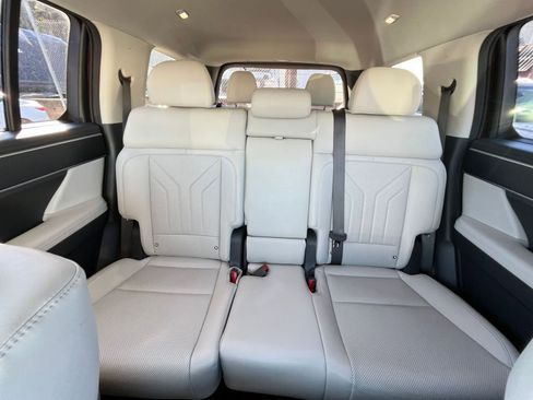 Used 2025 Hyundai Santa Fe SEL image 41