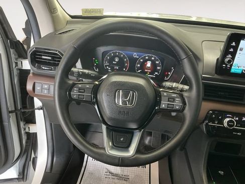 Used 2025 Honda Pilot Elite image 13