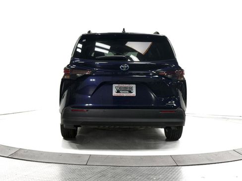 Certified 2024 Toyota Sienna XLE image 10
