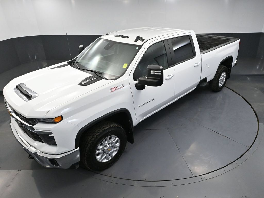Used 2025 Chevrolet Silverado 3500 LT w/ Safety Package AWD/4WD image 46
