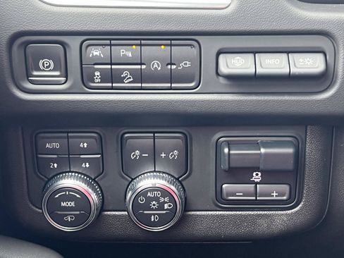 Used 2021 GMC Yukon AT4 w/ AT4 Premium Plus Package AWD/4WD image 27