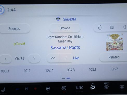 Used 2025 Ford Escape Platinum w/ Premium Technology Package image 18