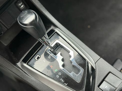 Used 2016 Toyota Corolla L image 28