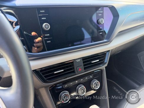 Used 2023 Volkswagen Taos SE image 9