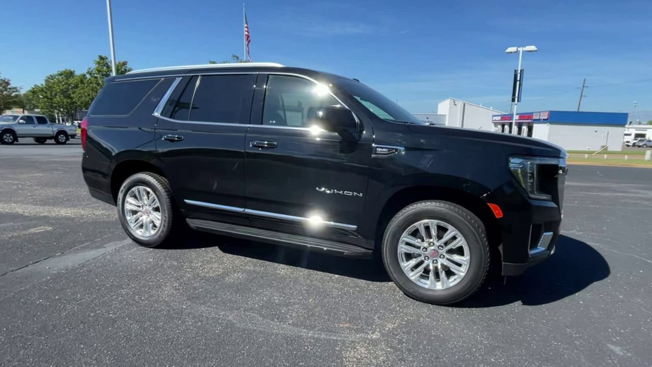Used 2024 GMC Yukon SLT RWD image 2