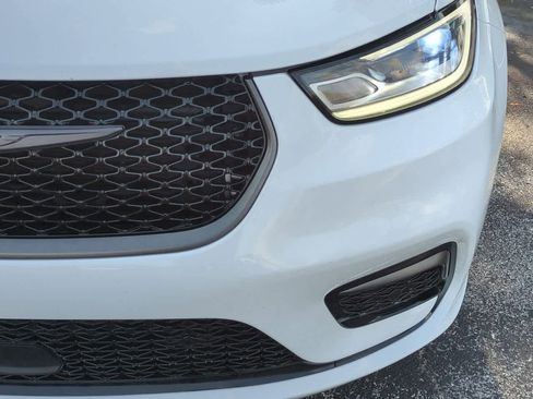 Used 2024 Chrysler Pacifica Touring-L w/ Road Tripper Package image 11