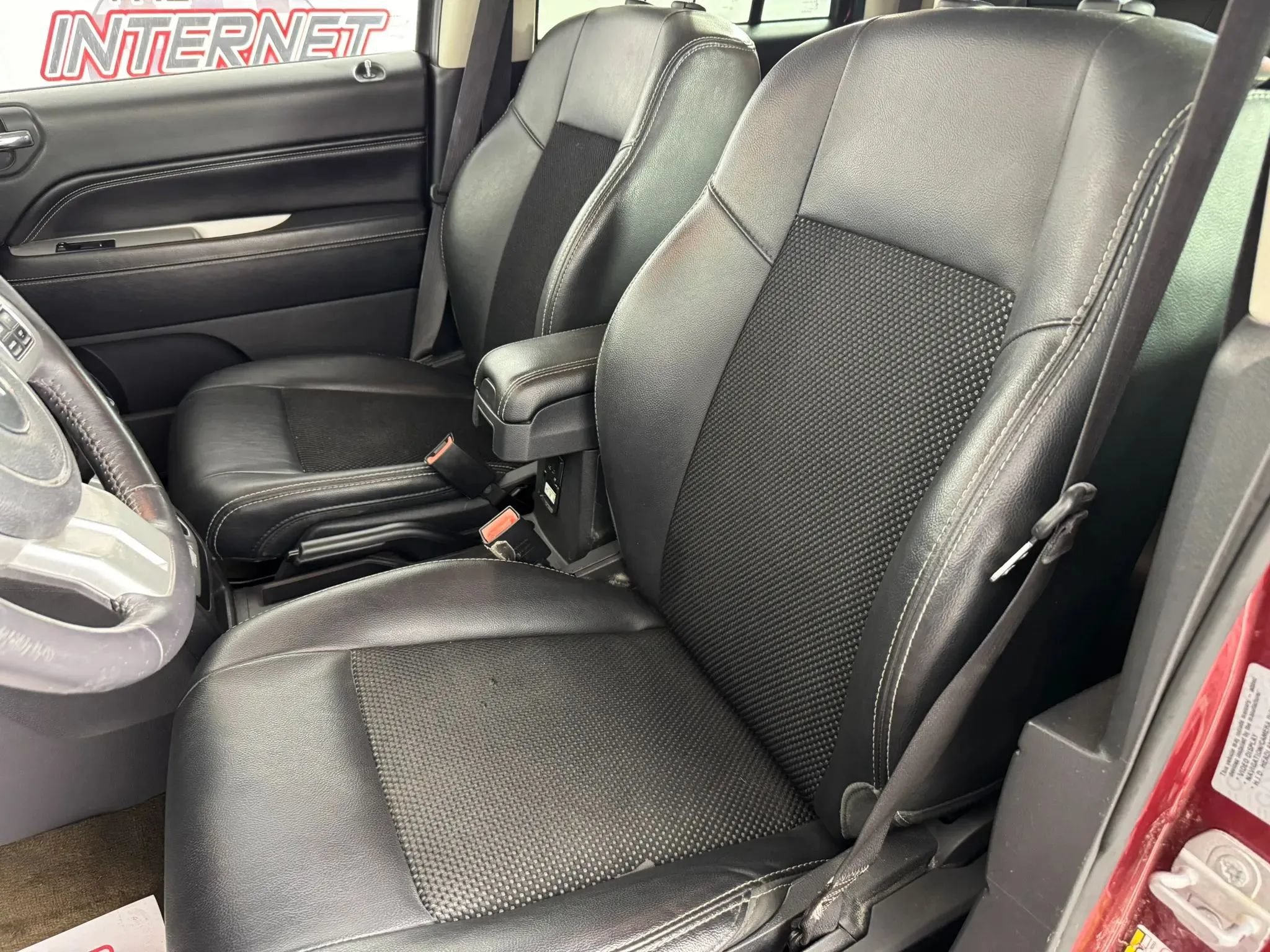 Used 2017 Jeep Compass Latitude AWD/4WD image 28