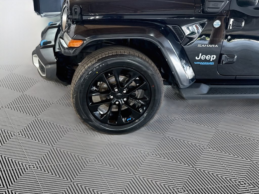 Used 2022 Jeep Wrangler Unlimited Sahara w/ Cold Weather Group AWD/4WD image 35
