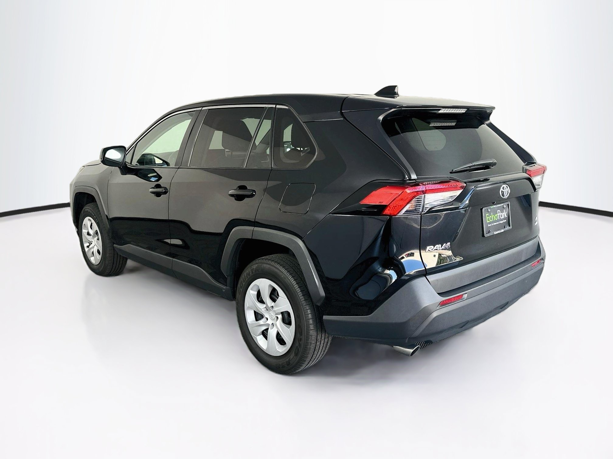 Used 2025 Toyota RAV4 LE AWD/4WD image 5