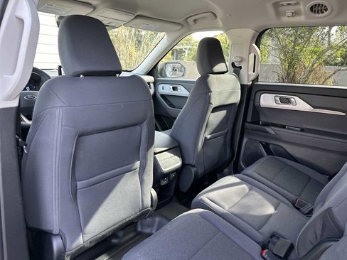 Used 2025 Ford Explorer Active image 16