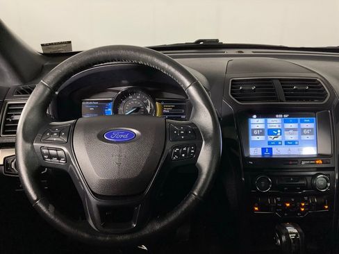 Used 2018 Ford Explorer XLT w/ Equipment Group 202A image 17
