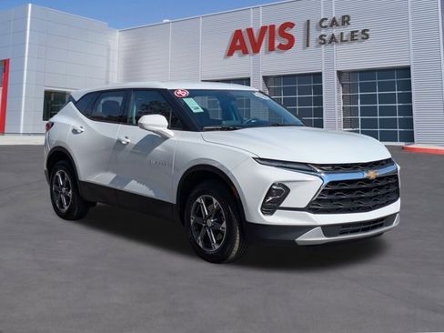 Used 2025 Chevrolet Blazer LT image 3
