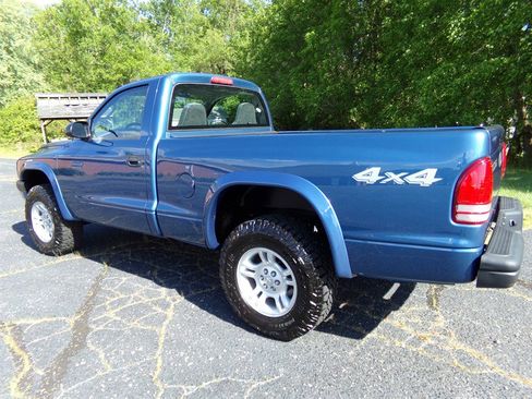 Used 2004 Dodge Dakota 4x4 Regular Cab w/ Tire & Handling Group image 10